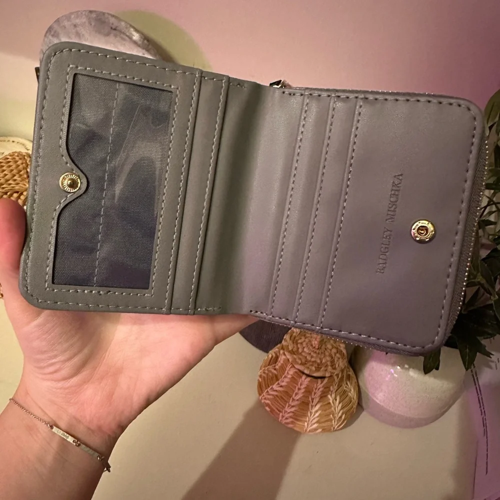 Badgley Mischka Vegan Leather Gray Quilted Wallet | NWT‎